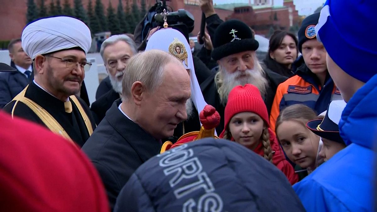 Jedenáctiletá dívka překvapila Putina. Prosila za ošetření strýce raněného na Ukrajině